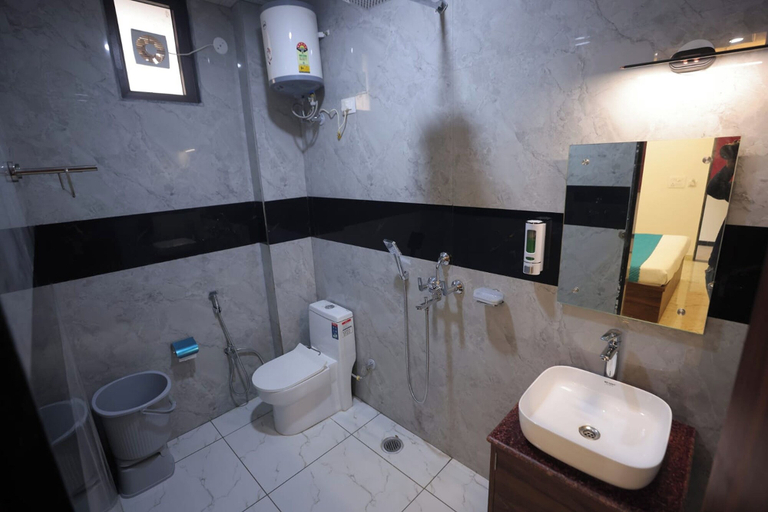 Bathroom 3, Royal Taj Twin Palace, Agra