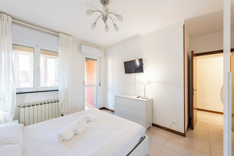 Bedroom 3, Charming 2-bed flat balcony & parking, Genova