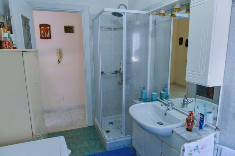 Bathroom 3, Casa Mary, Napoli