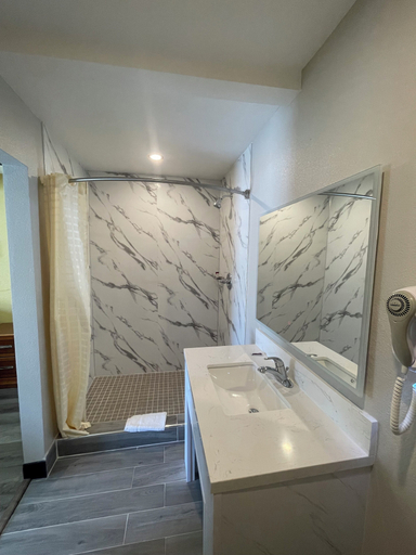 Bathroom 5, Stadium Inn & Spas, Los Angeles
