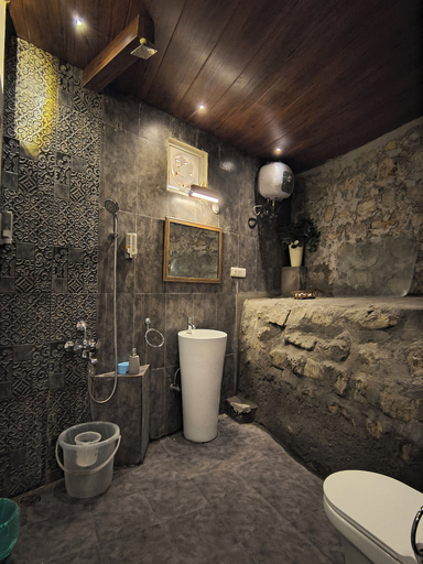 Bathroom 4, The Offroad Homestay, Dehradun