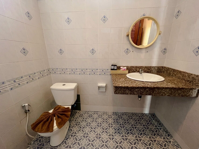 Bathroom 4, Diamond Beach Resort, Mueang Krabi