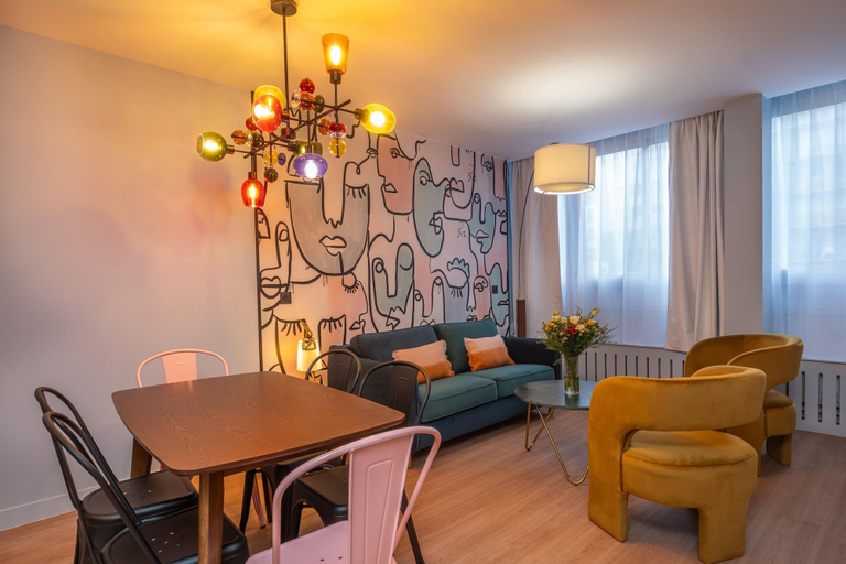 Others 5, Montmartre Paris Suite, Paris