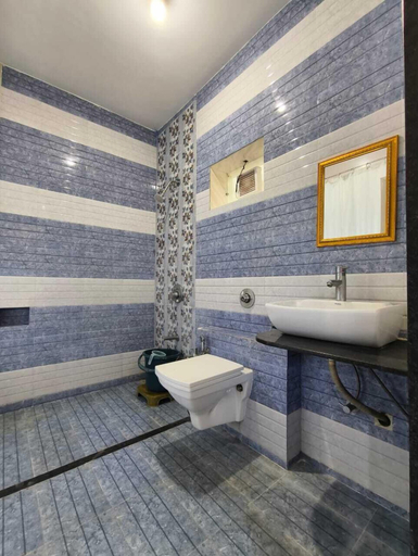 Bathroom 3, Hotel Hari Om Swimming Pool In Diu, Diu