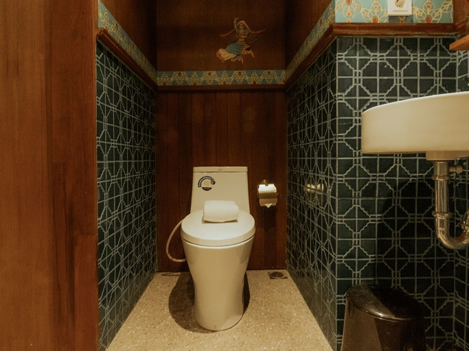 Bathroom 10