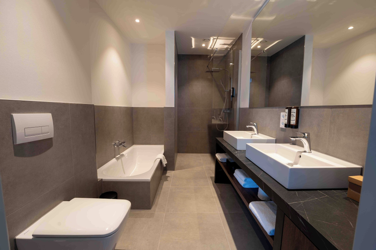 Bathroom 5, Frames Hotel GmbH, Mayen-Koblenz