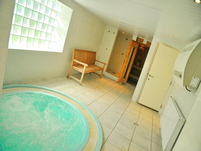 Sport & Beauty 5, House in Noiseux with Bubble Bath Garden, Namur