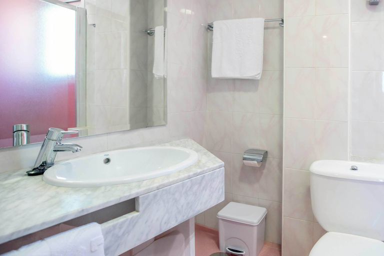 Bathroom 4, Hotel Servigroup Orange, Alicante