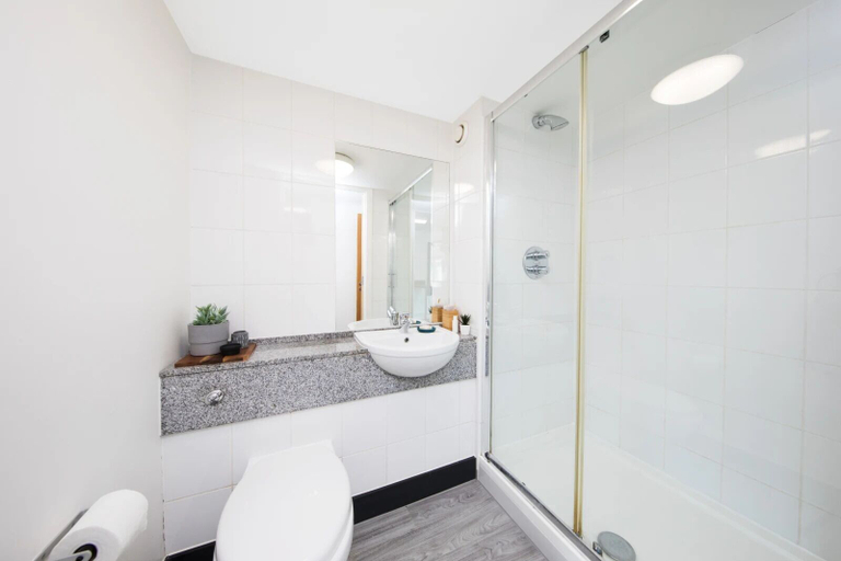 Bathroom 3, For Students Only Prospect Point in Liverpool, Sefton