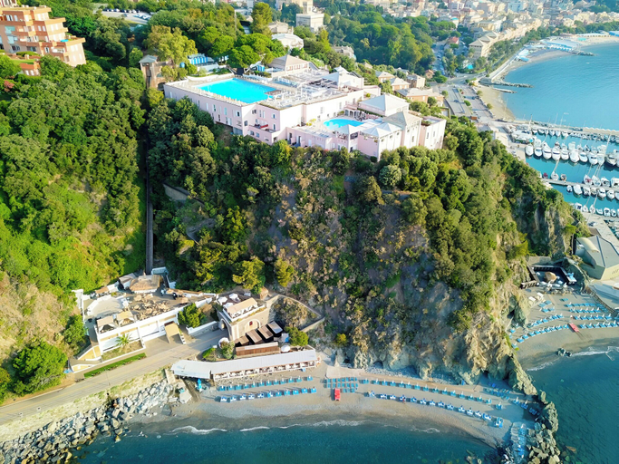 Exterior & Views 2, Hotiday Arenzano Pineta, Genova