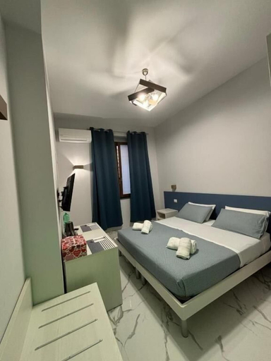 Bedroom 4, B&B CADIFRA PORTAPICCOLA, Napoli