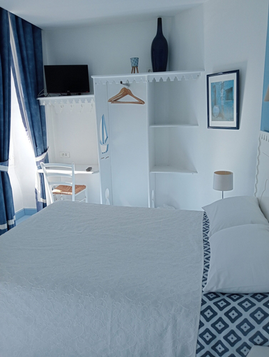 Bedroom 2, Hôtel L'Astrolabe, Pyrénées-Atlantiques