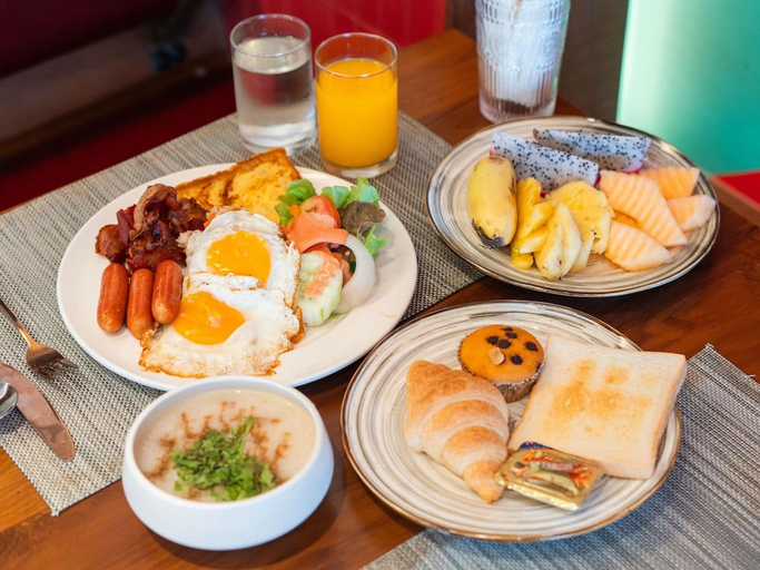 Food & Drinks 5, Novotel Living Bangkok Sukhumvit Legacy, Wattana