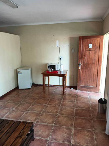 Others 5, Mumo Lodge, Gert Sibande
