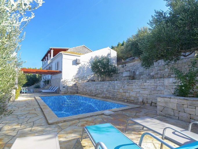 Sport & Beauty 5, House Green Side Sunset- Four Bedroom House with Pool and Sea View, Blato