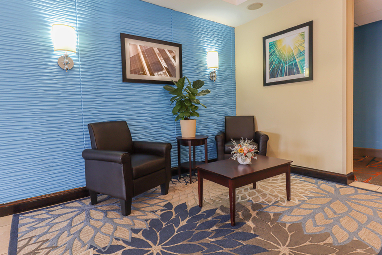 Public Area, Holiday Inn Express & Suites MERIDEN, New Haven