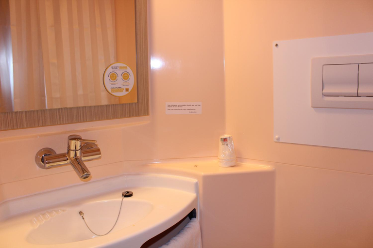 Bathroom 5, Premiere Classe Herblay, Val-d'Oise