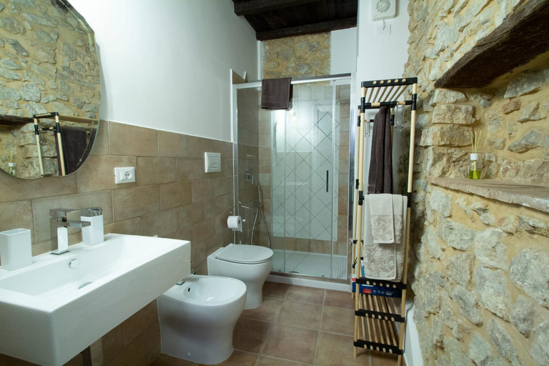 Others 3, camere Vico Galba 1, Latina