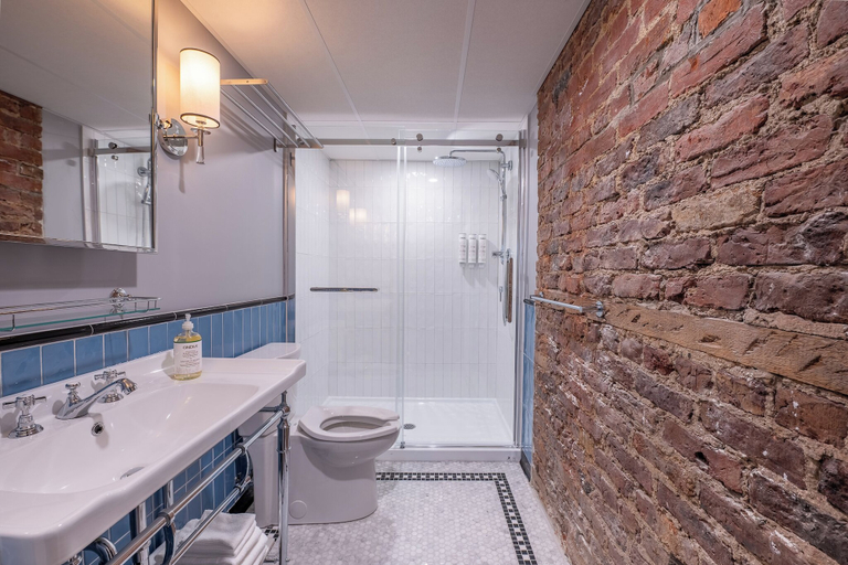 Bathroom 4, Hotel Acadia, Communauté-Urbaine-de-Québec