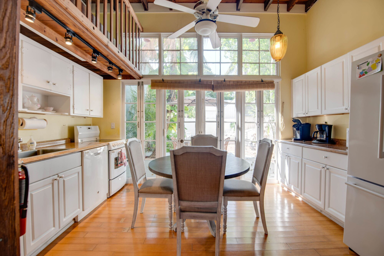 Private kitchen, New Rose Petal Petite Suite - Pool Parking, Monroe