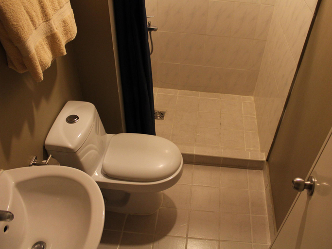 Bathroom 4, Dragonlink Suites, Makati City