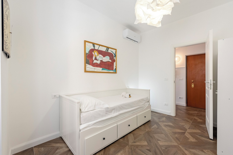 Bedroom 3, Beautiful family flat with a Sea View, Genova