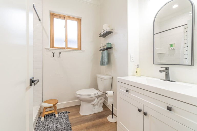 Others 5, Stylish 2-bedroom Walking Distance to Downtown, Washoe