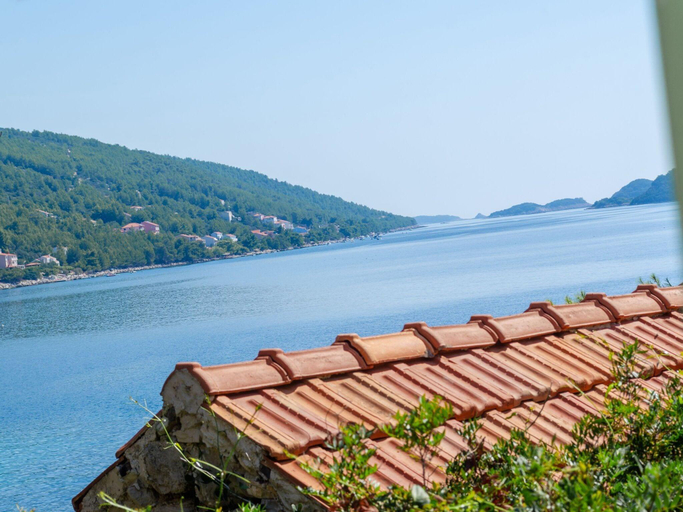 Others 2, Seafront apartment Olivera with patio, Blato