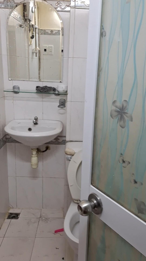 Bathroom 3, Mai Mai Hostel Homestay, District 1