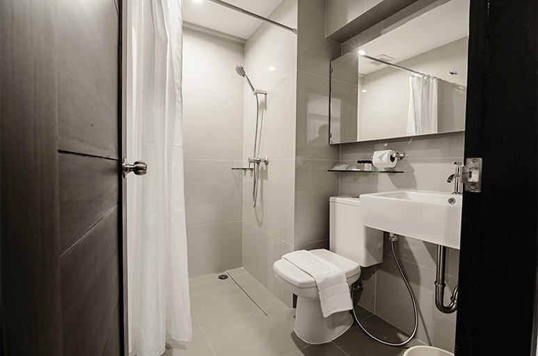 Bathroom 3, UMA Residence, Dusit