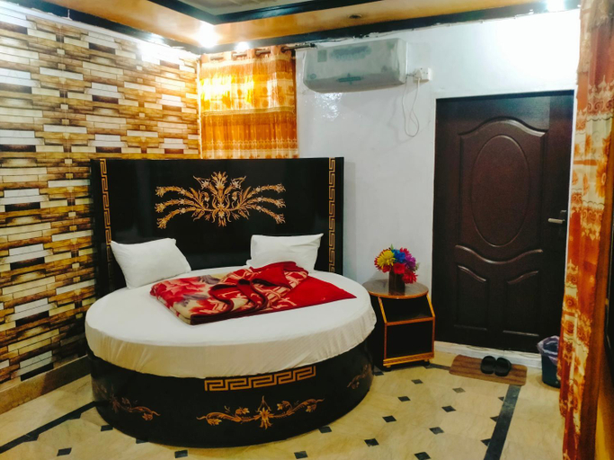Others 4, New Faizan Hotel, Lahore
