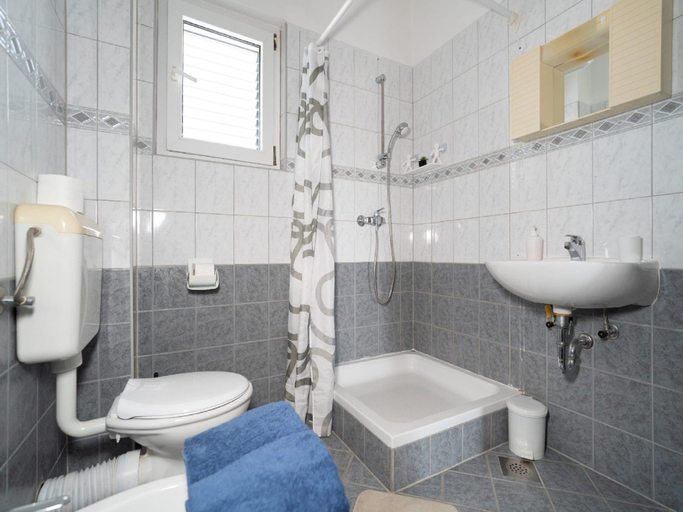 Bathroom, One bedroom apartment with terrace, Obrovac