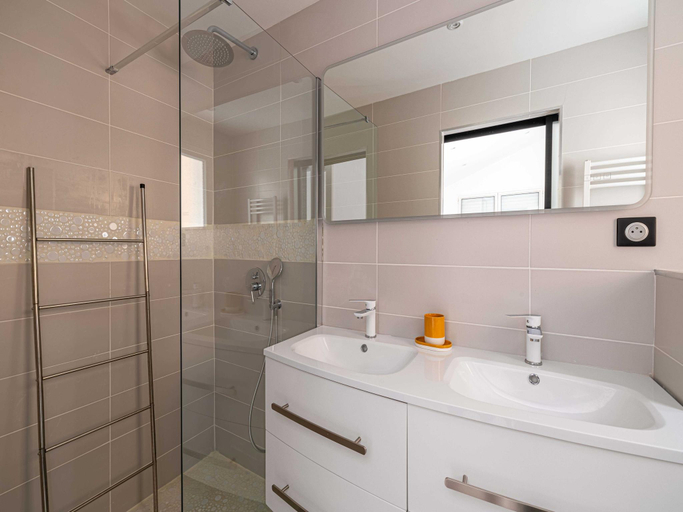 Bathroom 3, Modern Villa with Heated Pool and Garden, Alpes-Maritimes