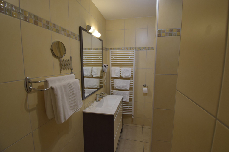Bathroom 5, Hotel-restaurant Les Chenets, Hautes-Alpes