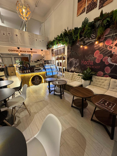 Food & Drinks 4, Twenty Two Place Sukhumvit 22, Khlong Toey