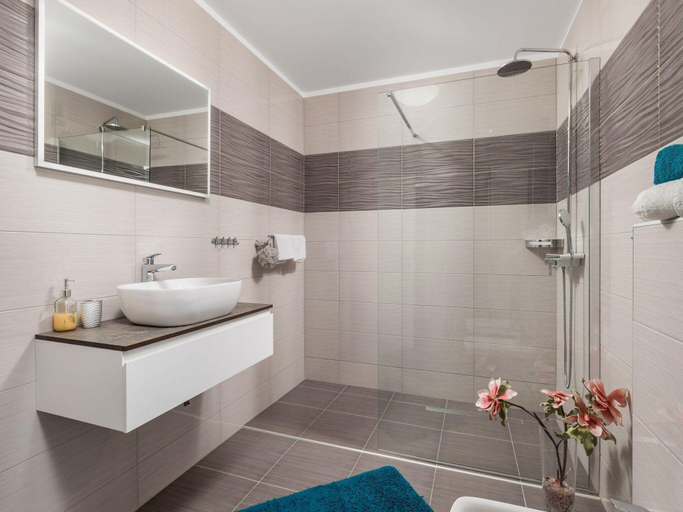 Bathroom 4, Villa Lemily - Five Bedroom with Swimming Pool, Matulji