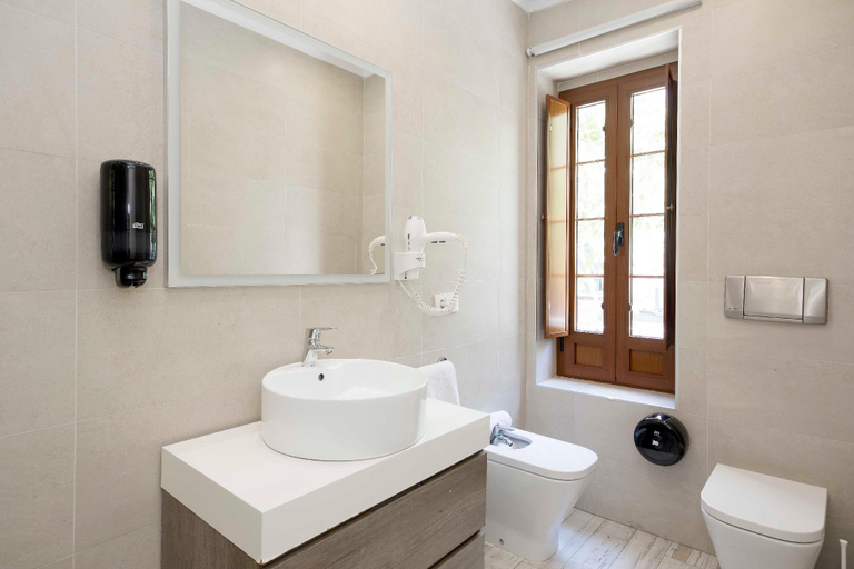 Bathroom 2, Apartamento Small Suite 4, Recaredo 7, Sevilla