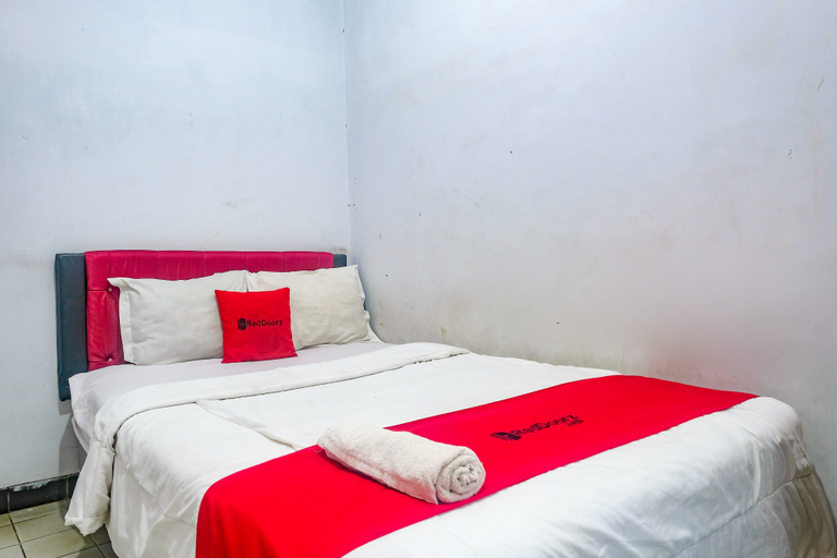 RedDoorz near Batik Tulis Celaket 2 Room Type - RedDoorz Room