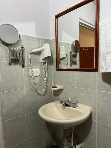 Bathroom 4, HOTEL ARMENIA CENTRO, Armenia