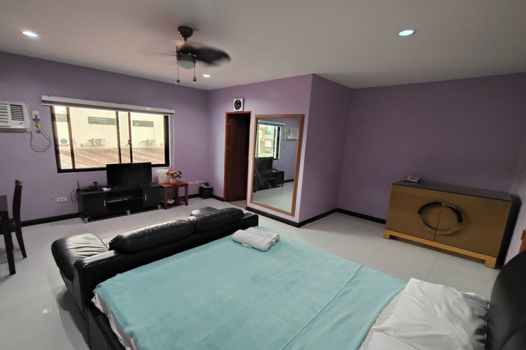 Bedroom 2, La Belladoza near NAIA T1 Airport, Parañaque