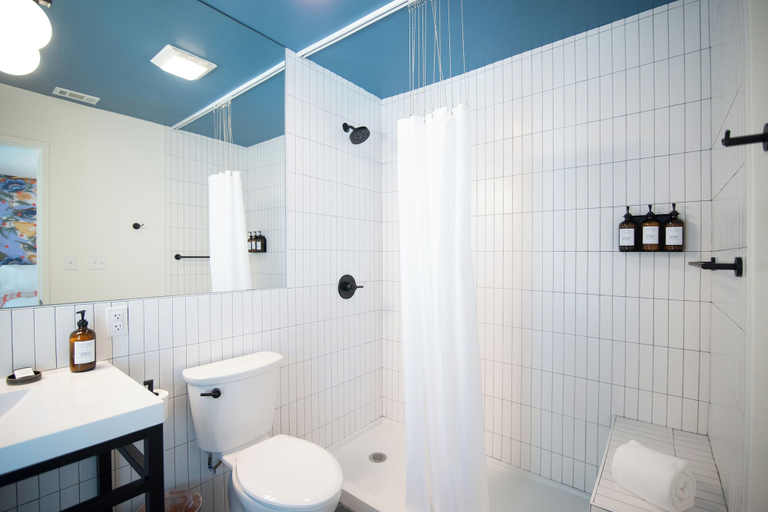 Bathroom 4, Talbot Commons Hotel, Williamson