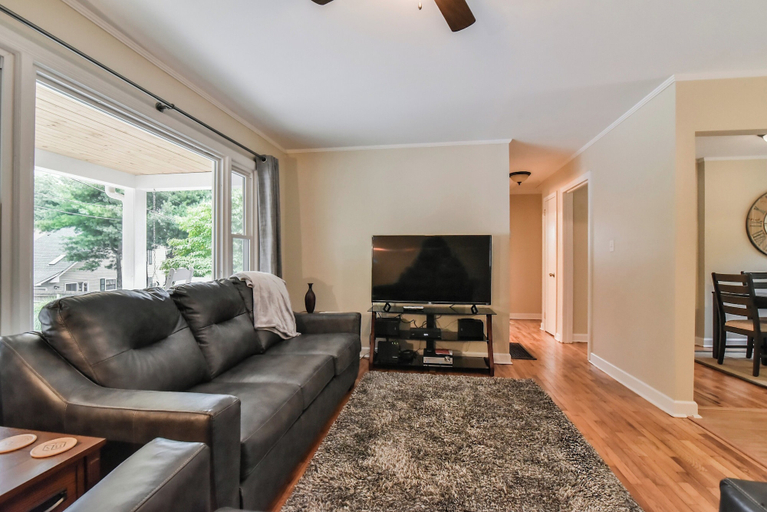 Others 3, Grey Eagle Cottage with Hot Tub, Buncombe