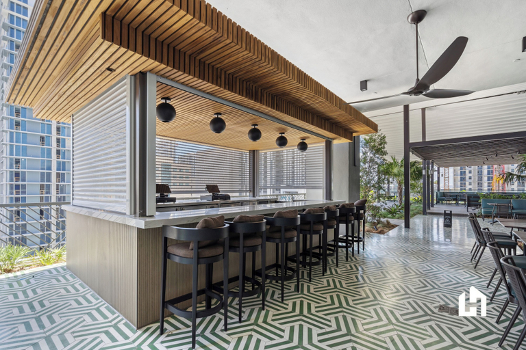 Food & Drinks 5, Stylish Apartments with Partial Ocean Views in Downtown, Miami-Dade