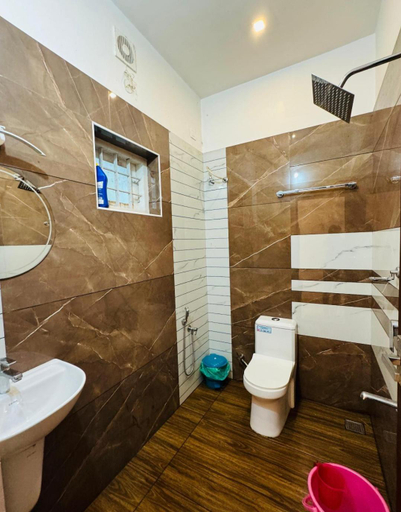 Bathroom 4, Diamond Villa Near Rajagiri Hospital, Ernakulam