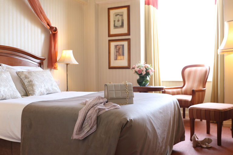 Bedroom 3, River Island Hotel