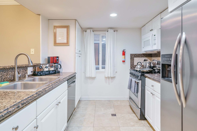 Private kitchen 4, Waking up in Your own 3BR Beach Home, Orange