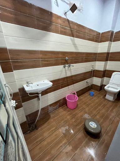 Bathroom 4, Shivashram Guest House, Varanasi