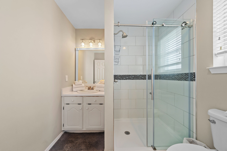 Bathroom 3, Waves and Rays, Baldwin
