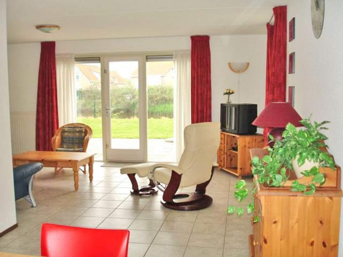 Others 5, Waterfront Bungalow Near Beach, Sluis