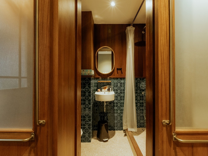 Bathroom 12